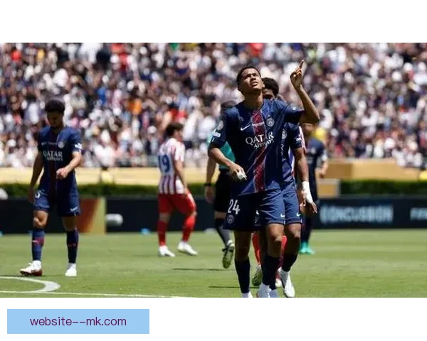 巴黎圣日耳曼官宣签下葡萄牙中场核心若昂·内维斯加盟