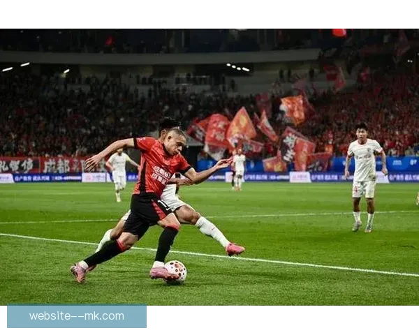 罗慕洛伤愈复出强势回归 蓉城中场再度掌控全局