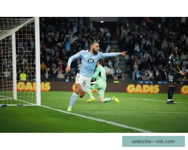 阿诺德客场精彩远射力挽狂澜绝平曼城全场沸腾